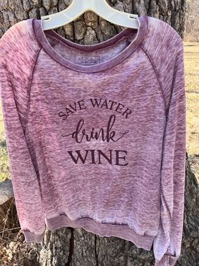 ⭐️Miken Flow Graphic Tee in size M